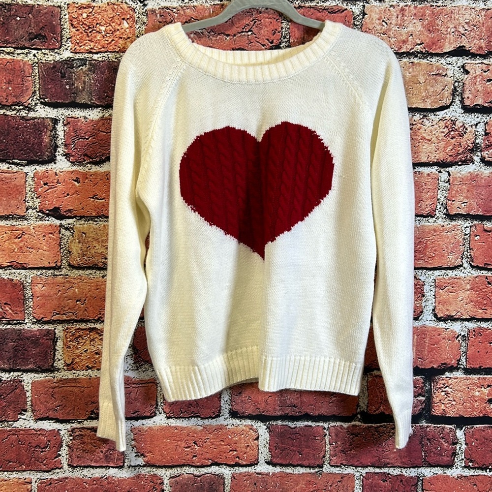 🍁🍁Size medium soft 100% acrylic knit heart sweater.❤️❤️❤️